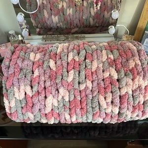 Chunky Yarn Couch Throw - 115cm x 150cm